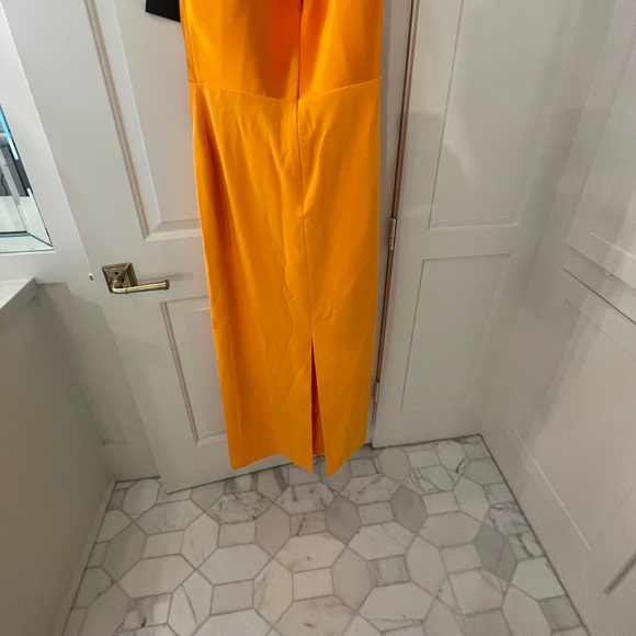 NWT! SOLACE LONDON GORGEOUS DRESS IN ORANGE. - Picture 2 of 3